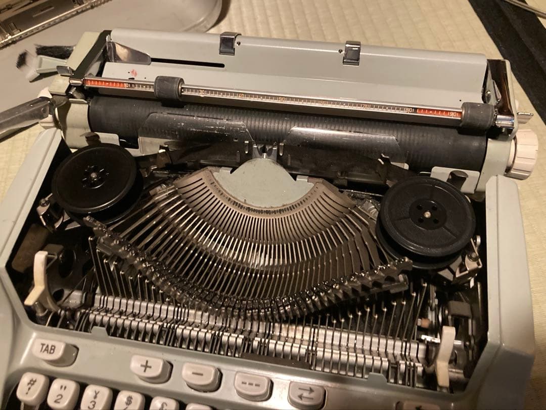 専用ページHermes 3000 タイプライター ケース付き　1970年　小瓶付