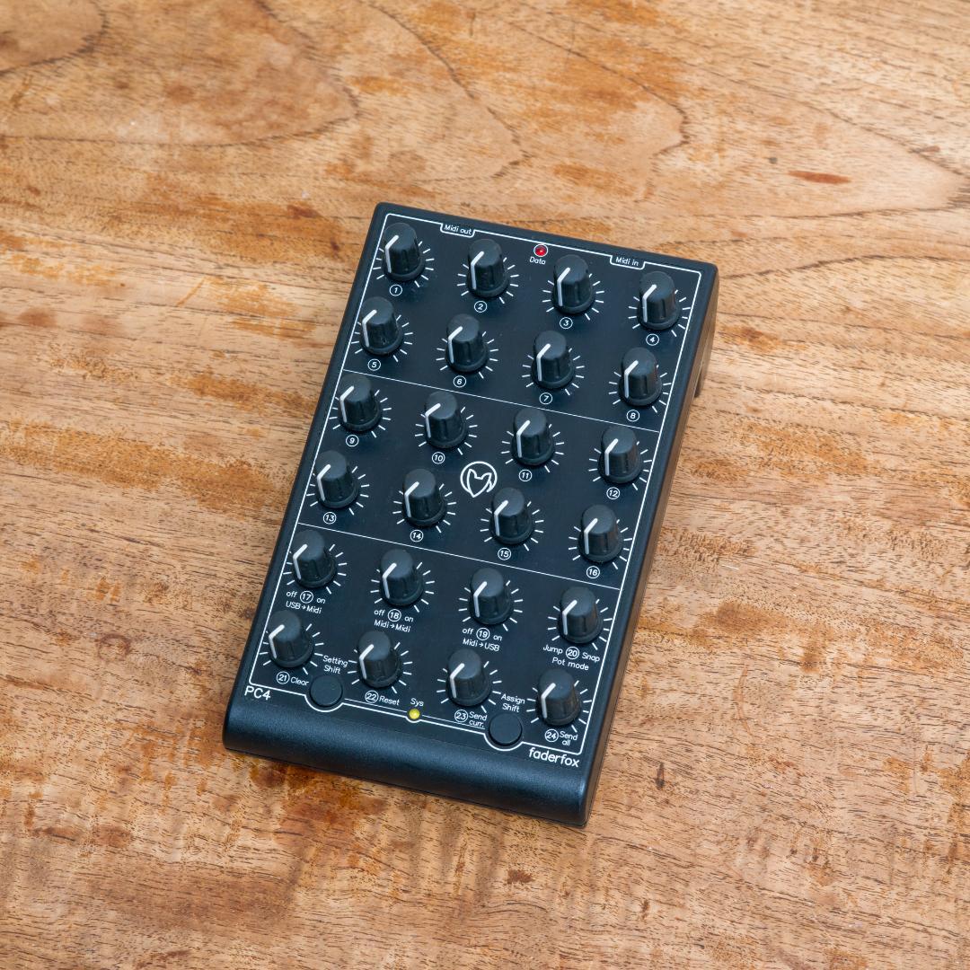 Faderfox PC4 MIDI コントローラー