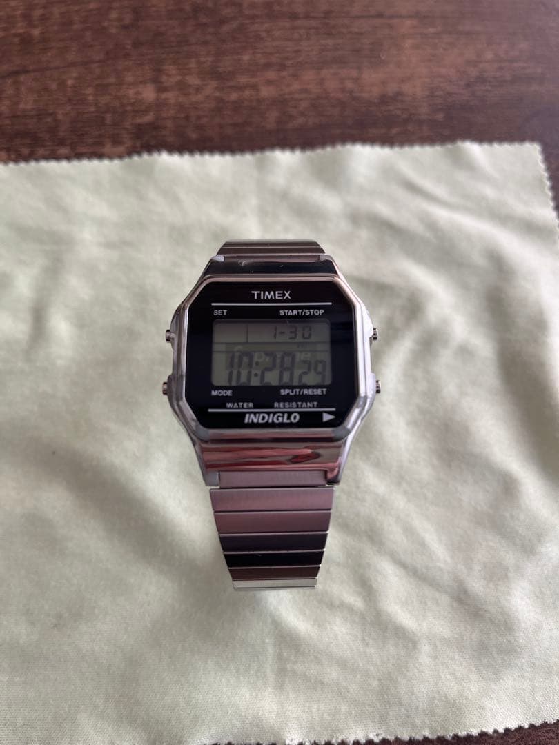 Supreme x Timex Digital Watch シルバー