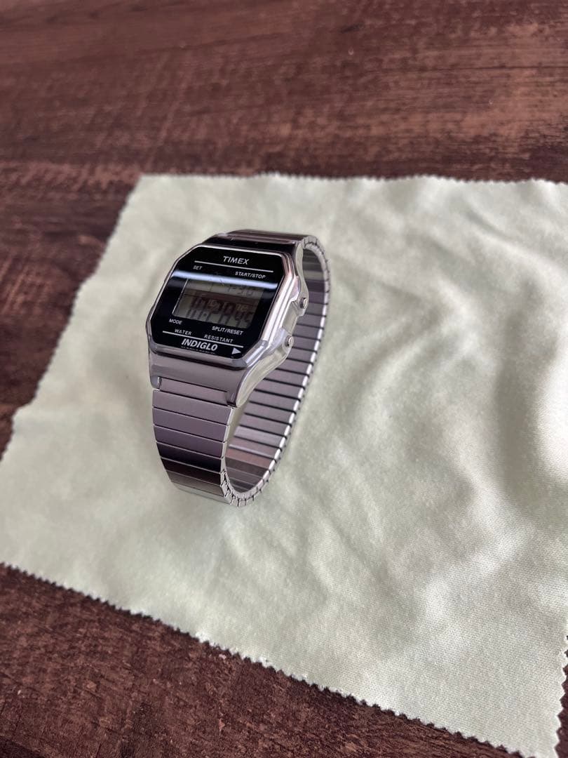 Supreme x Timex Digital Watch シルバー