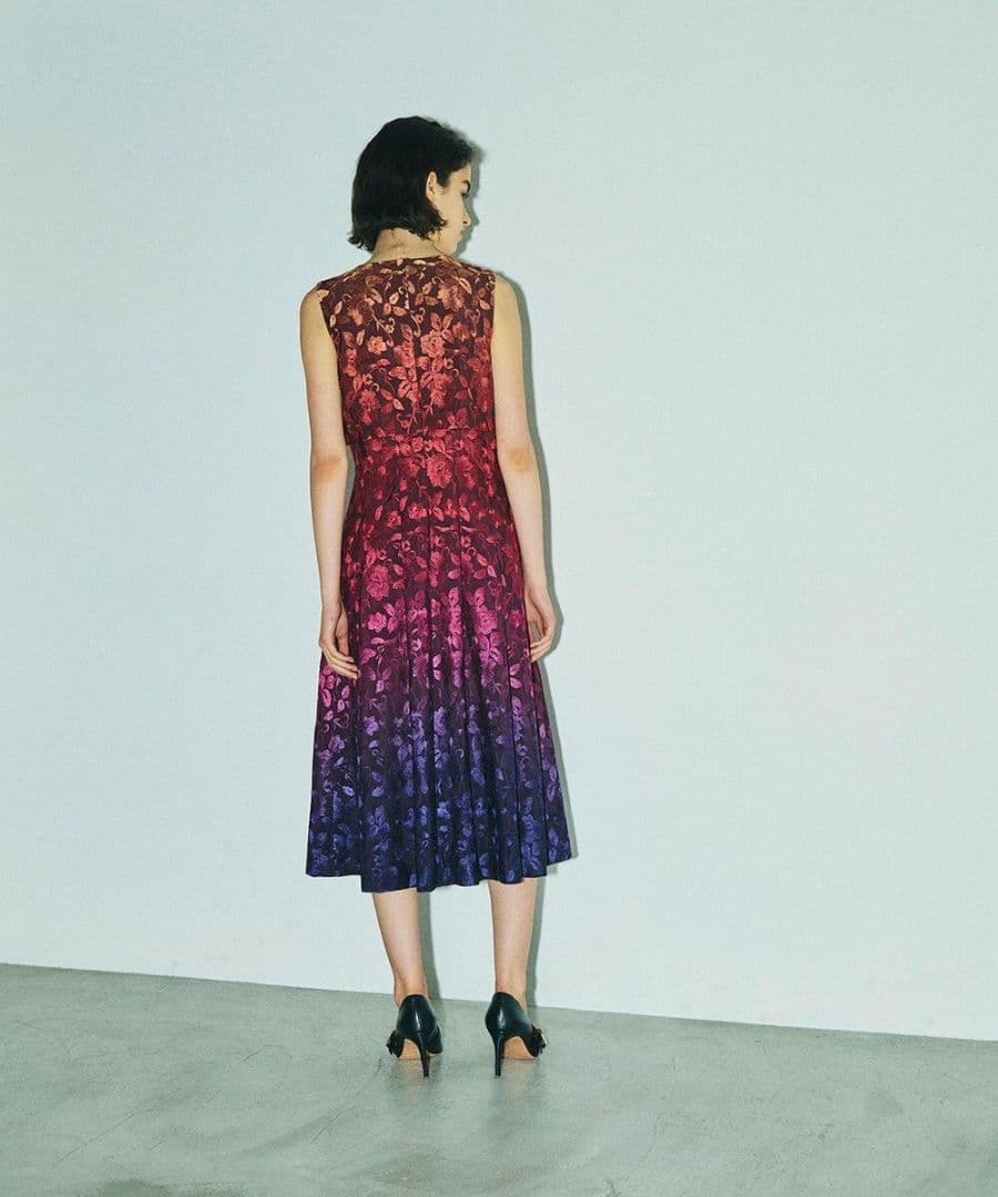 グレースコンチネンタル グラデプリント刺繍ワンピース