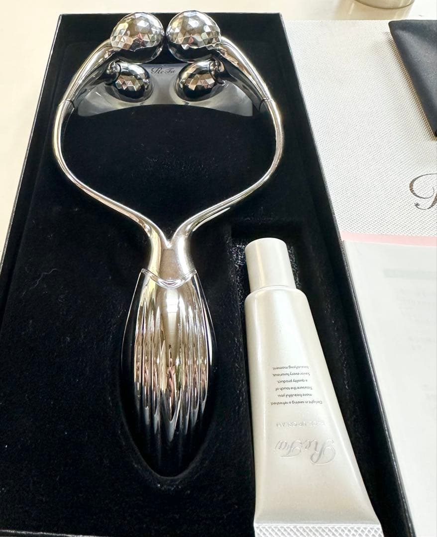 半額以下！リファReFaダブルボール美顔ローラー✨美品　定価31,680円