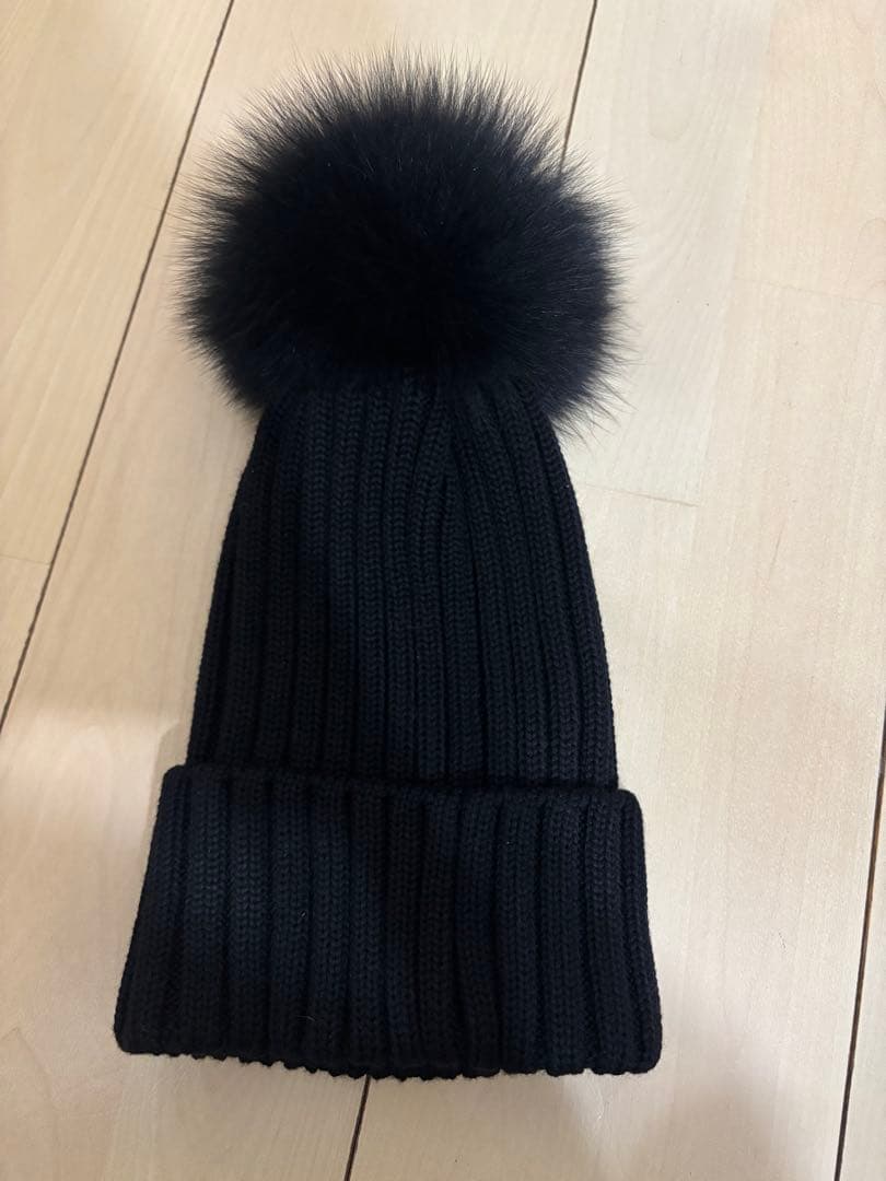 MONCLER ブラック ニット帽 ファー付き