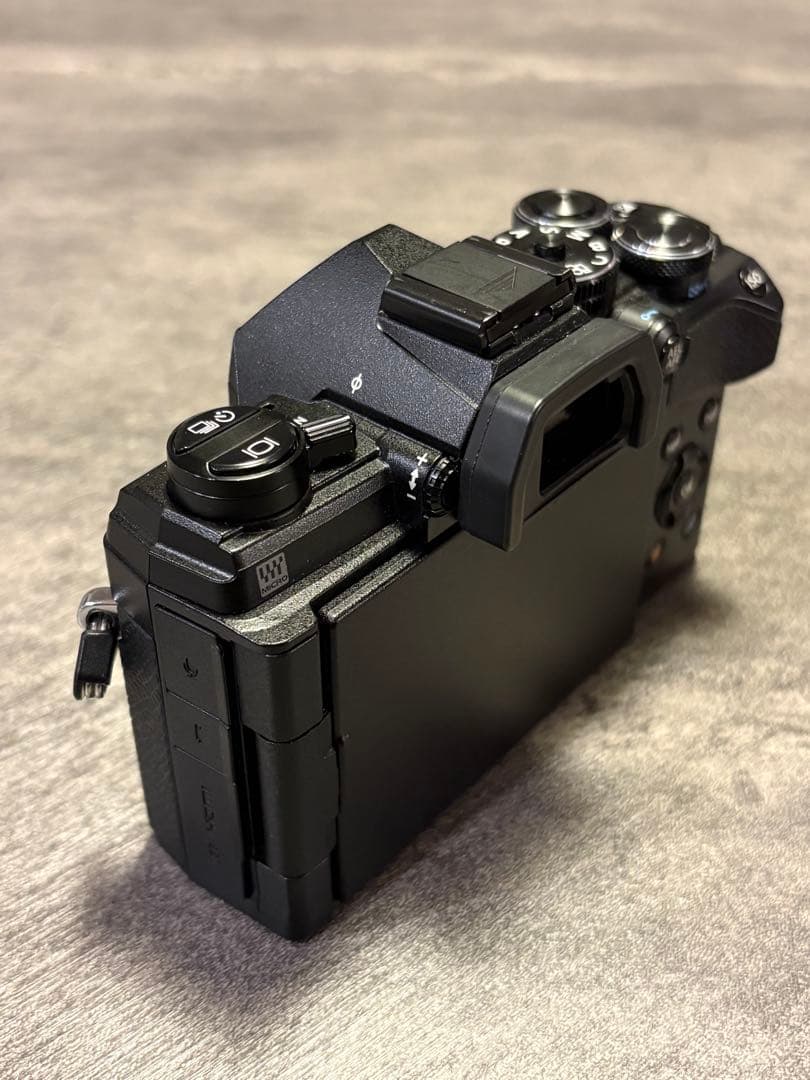 OLYMPUS OM-5 ミラーレスカメラ 本体と付属品