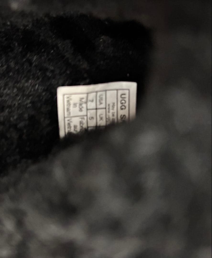 UGG ファーサンダル　黒　美品　24センチ