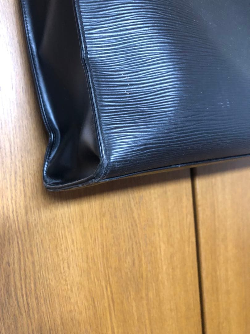 エピレザー ブラック トートバッグ LV