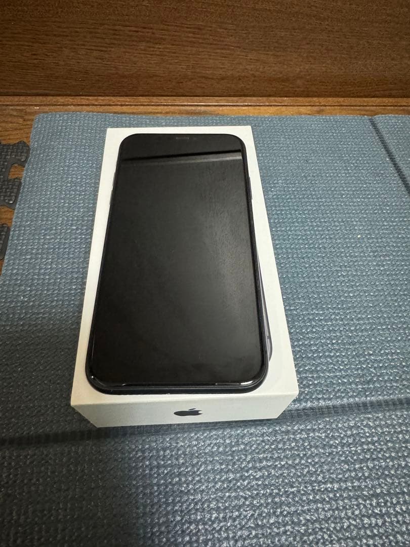 iPhone 11 ブラック 128 GB au