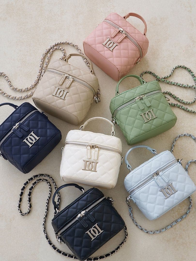 darich キルティングスクエアミニバッグ シルバーパーツ