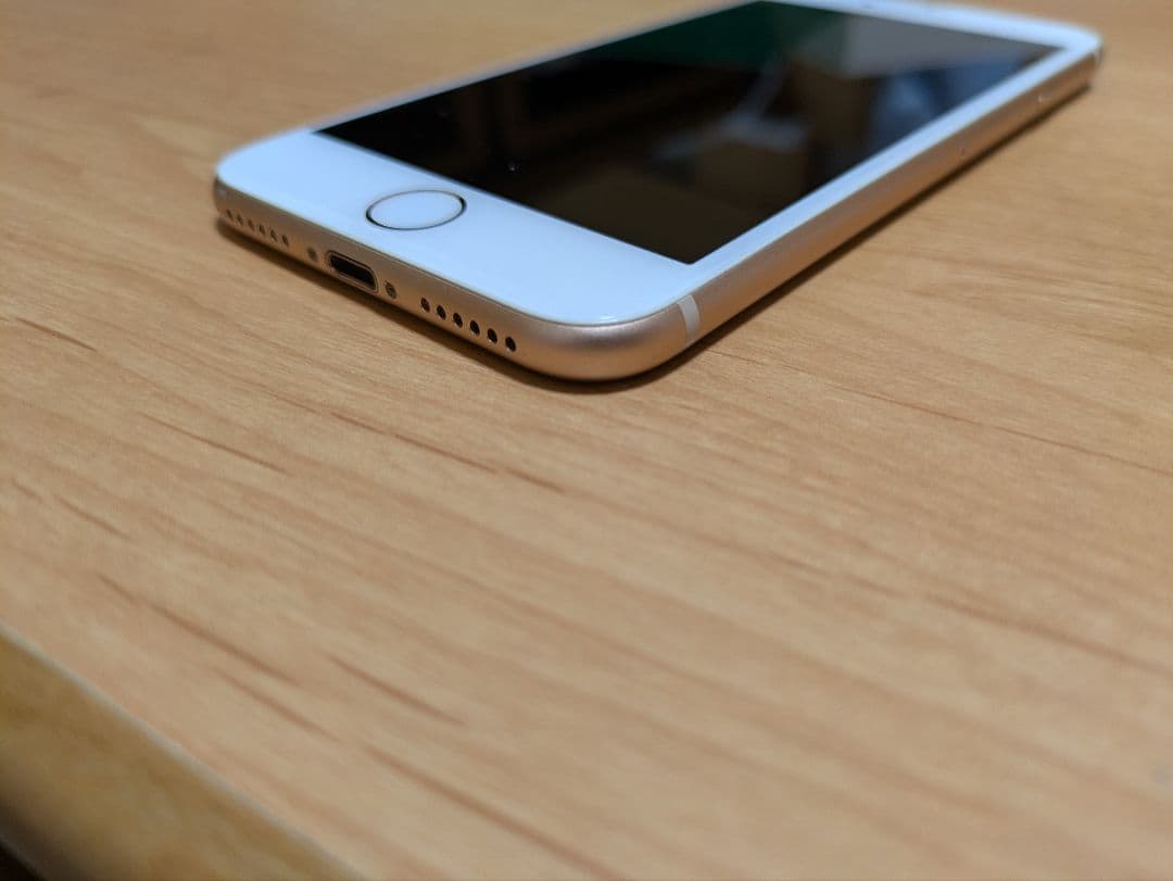 Apple iPhone8 ゴールド　本体