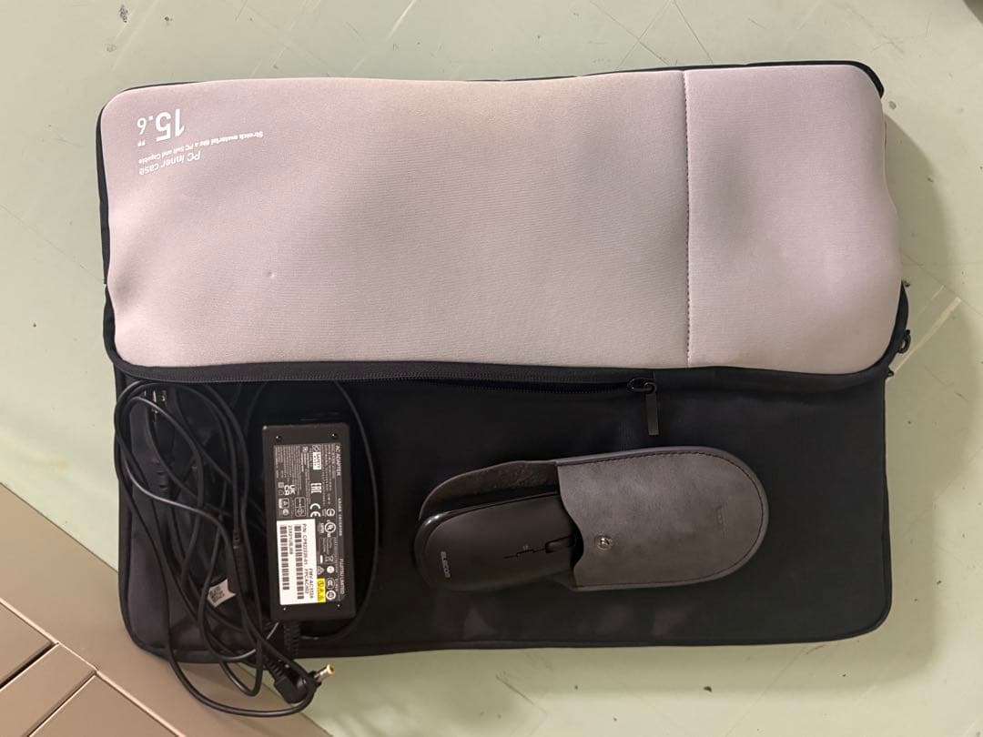 富士通製ノートパソコン「FMVA51HSN」シルバー