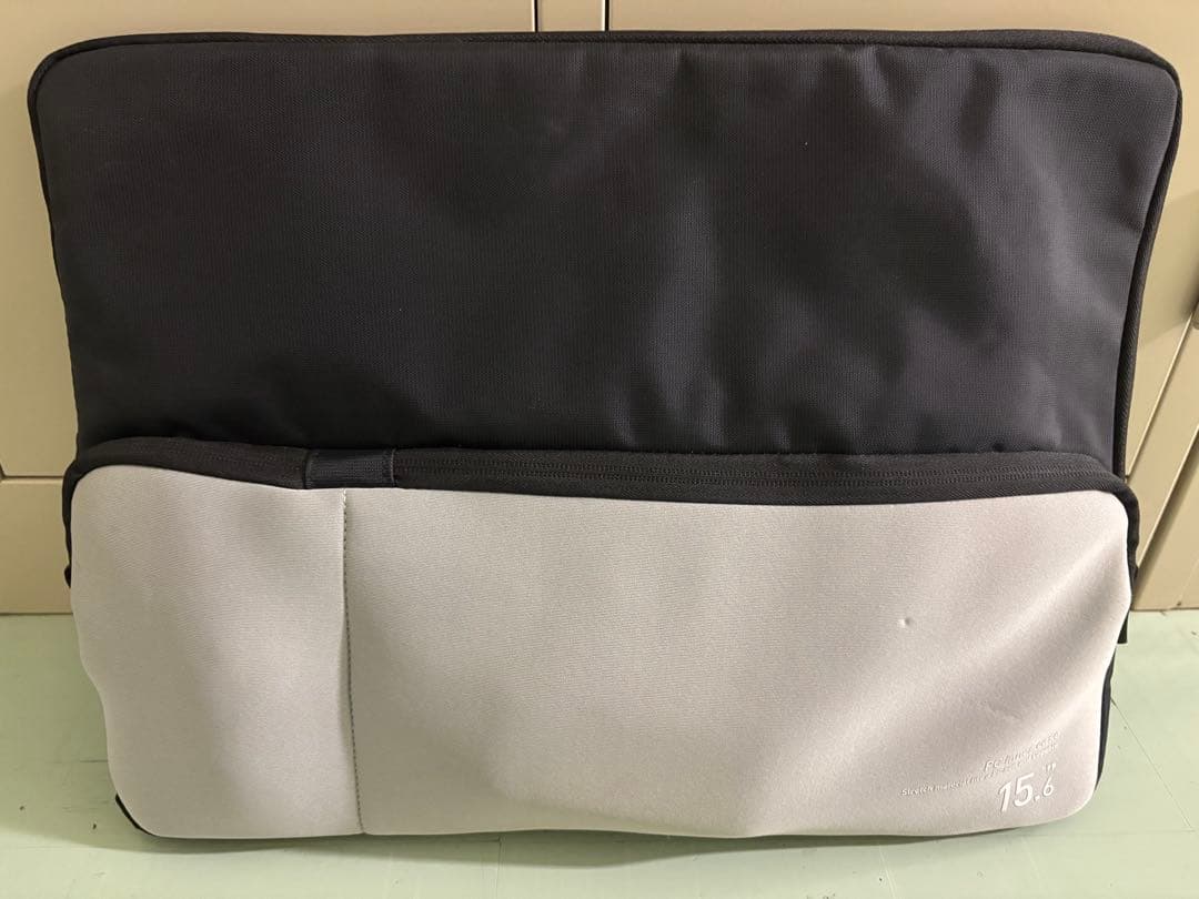 富士通製ノートパソコン「FMVA51HSN」シルバー