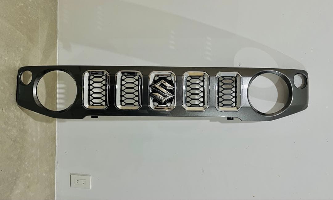 【新品未使用品】新車外し　ジムニーノマド　純正フロントグリル