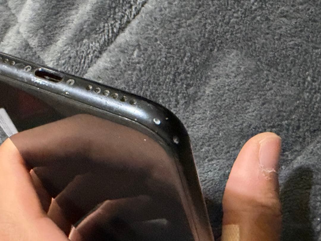 iPhoneSEブラック 本体