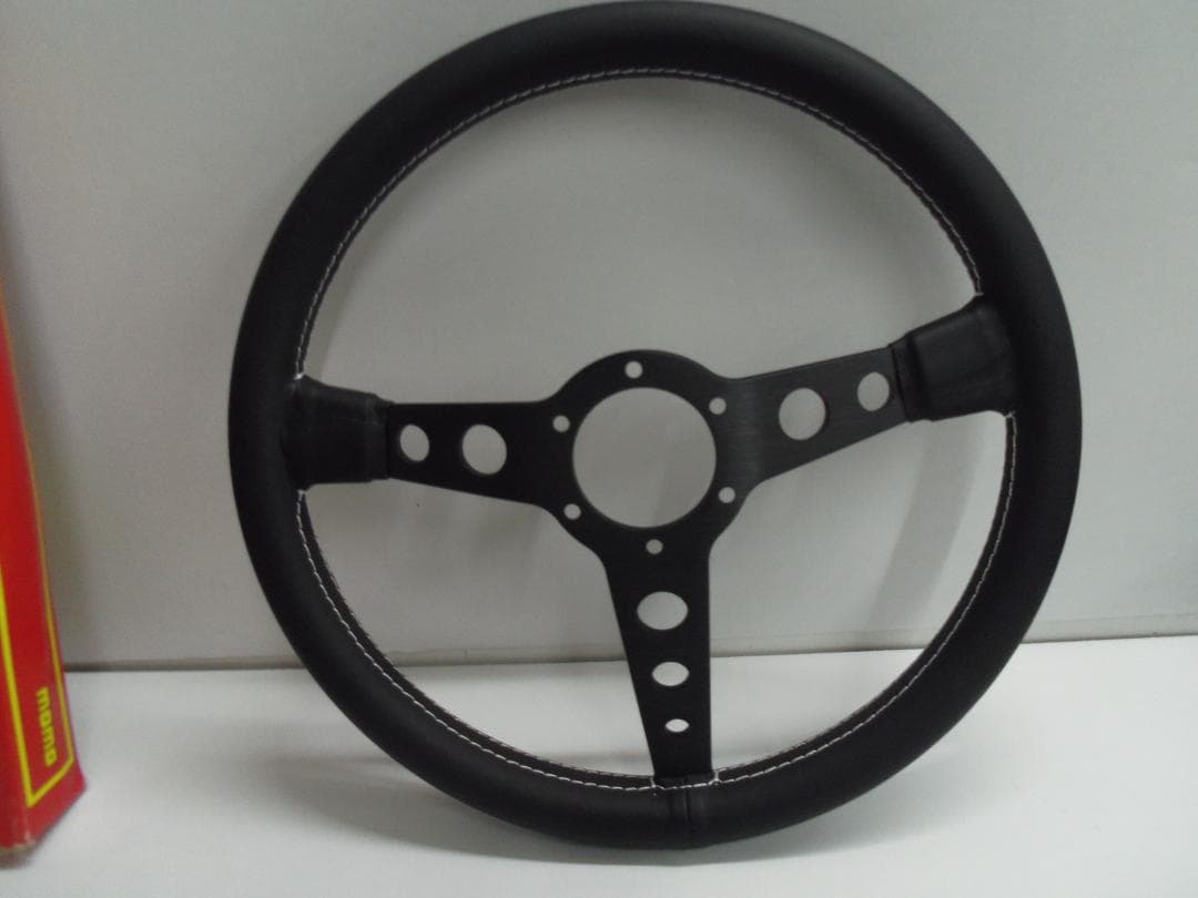 【未使用】momo プロトタイプ ステアリング ZHC-SWM002BK