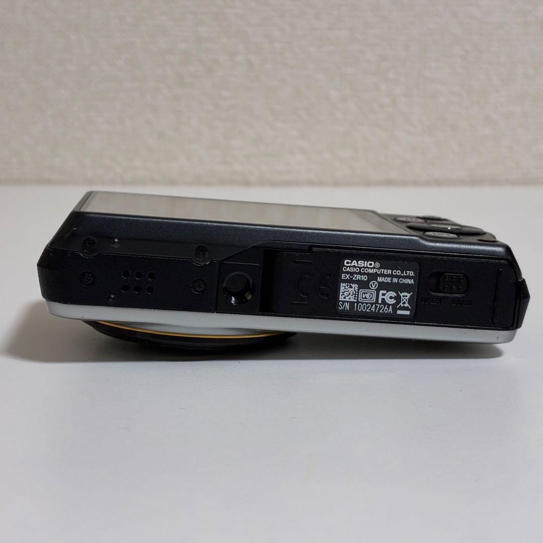 CASIO EXILIM EX-ZR10　カシオ エクシリム デジカメ シルバー