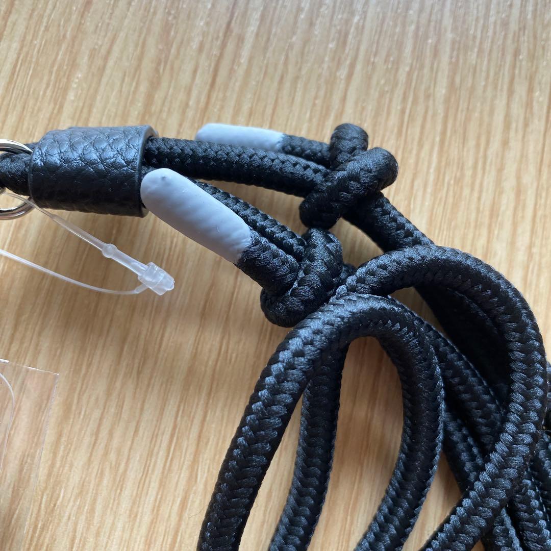 さえイアパピヨネ　ペッツ　モバイルストラップホルダー　牛革