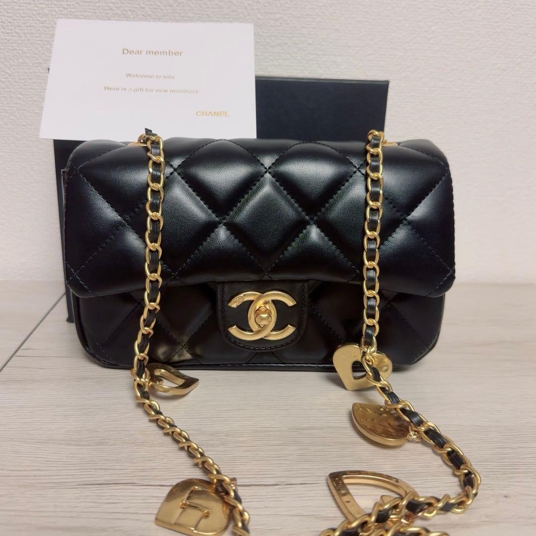 CHANEL キルティングショルダーバッグハートチ エーンノベルティ