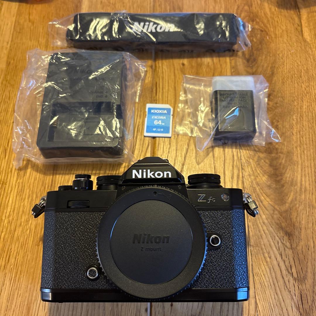 【ほぼ新品】Nikon zfc ブラック　SD、ガイドブック、本革ストラップ付き