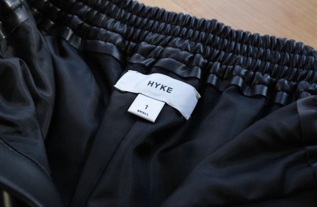 【HYKE/ハイク】FAUX LEATHER SHORTS レザーショートパンツ