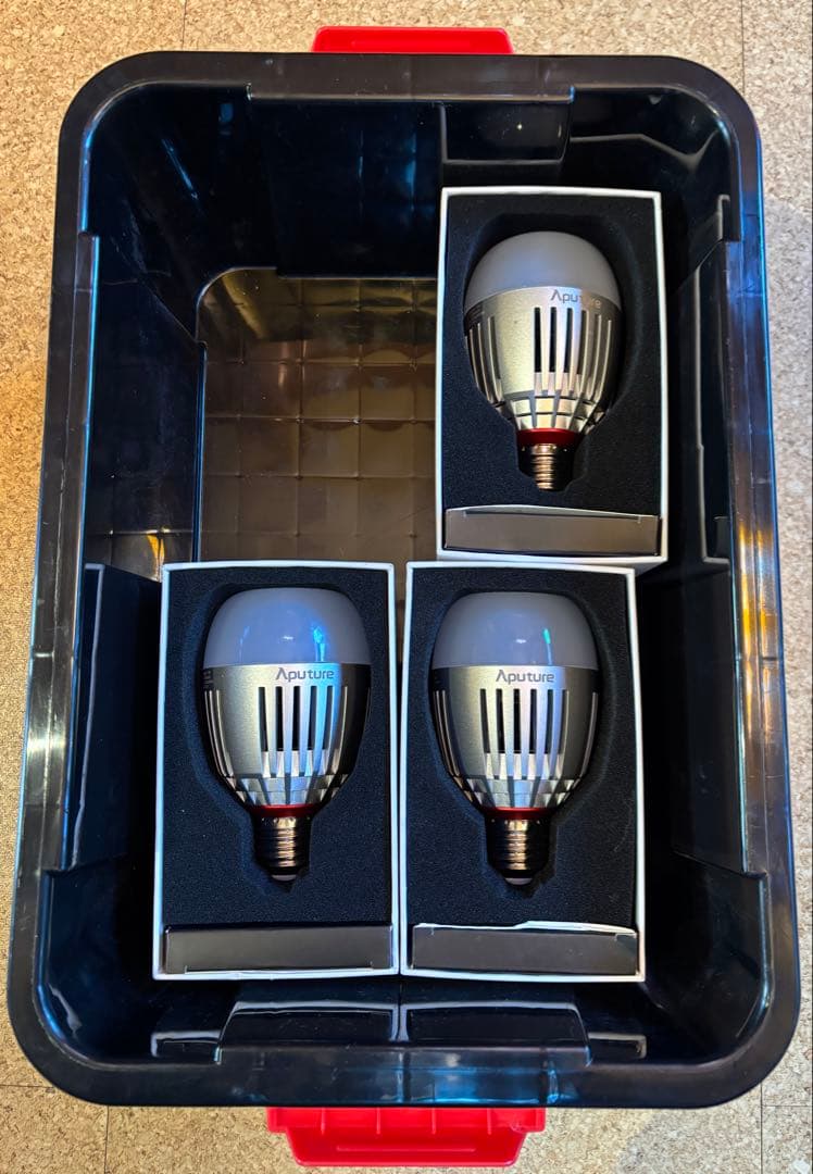 Aputure LEDライトバルブ 3個セット 収納ケース付。4個迄収納可能です