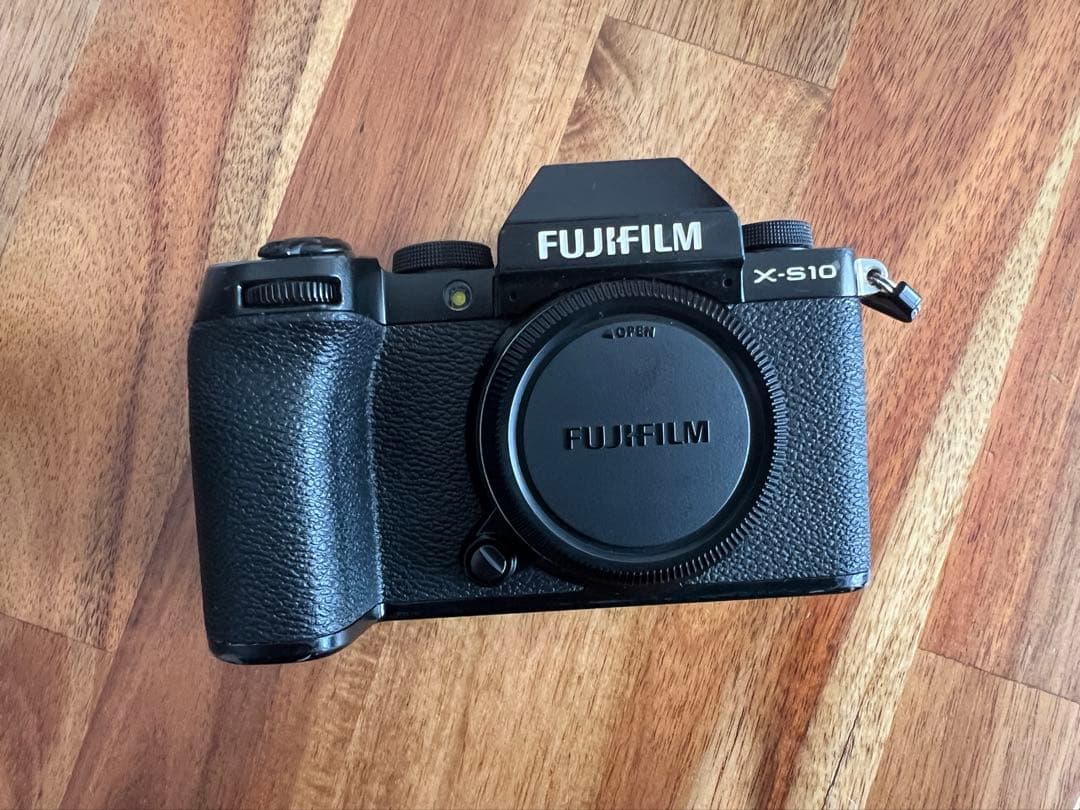 T*y様 FUJIFILM X-S10 本体と付属品