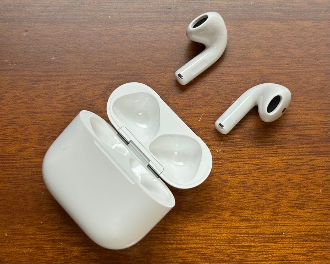 AirPods4充電ケース付き