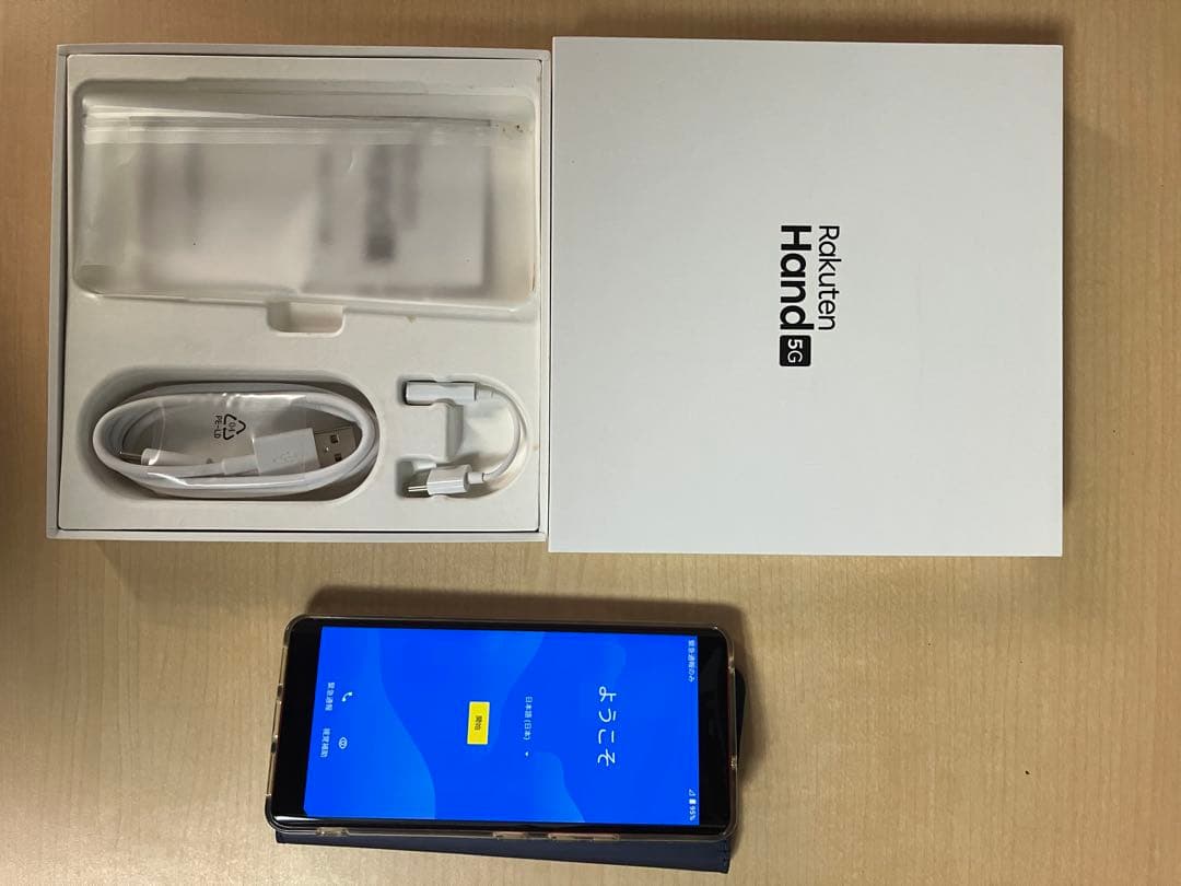 Rakuten Hand 5G レッド ケース付き