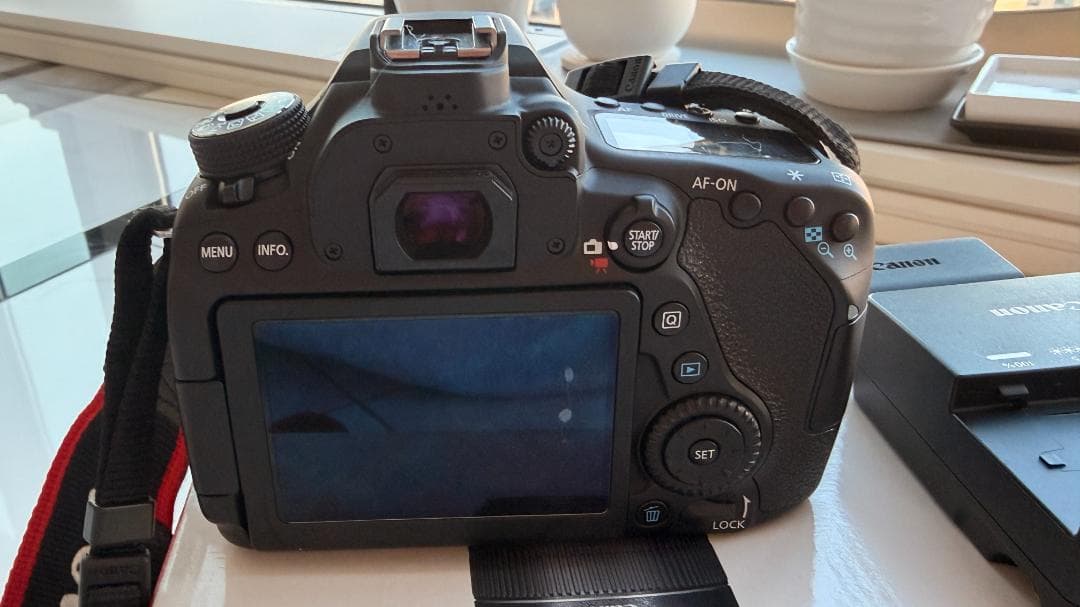 ＜美品＞Canon EOS 80D　標準レンズセット