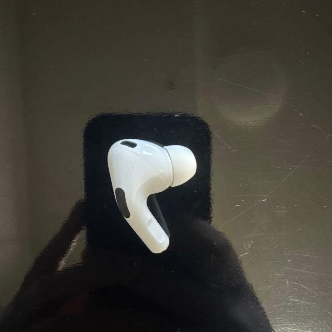 Apple Airpods Pro 第2世代　充電ケース付き　片方だけ