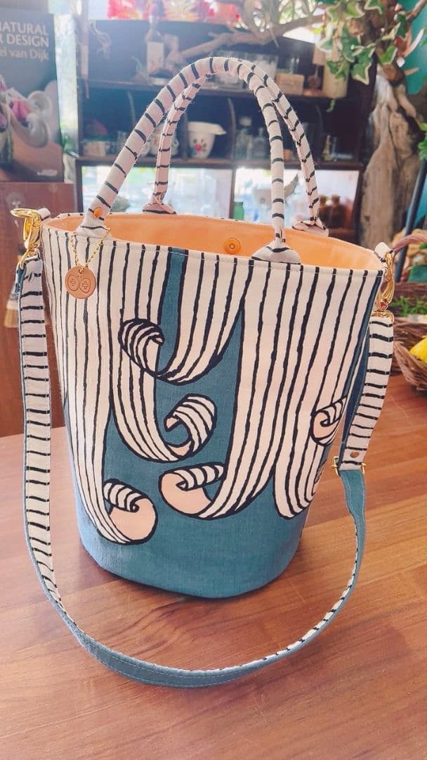 ミナペルホネン『たくさん入る2wayバケツ型トートバッグ』ショルダーストラップ付