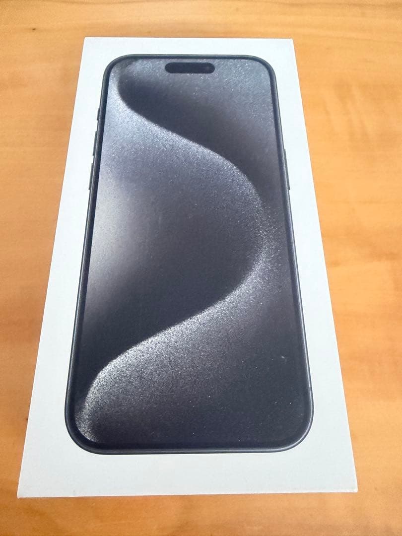 Apple iPhone 15 Pro ブラックチタニウム本体