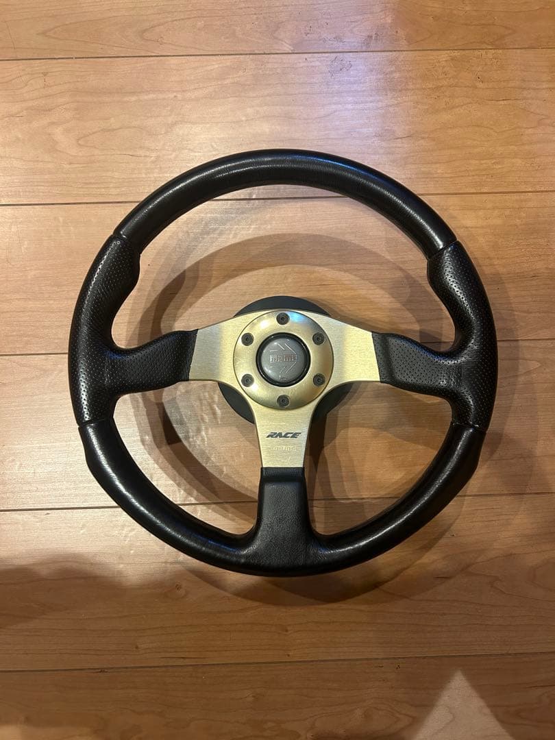 最終値下げmomo ステアリング　メタルゴールド　希少品　35φ モモステ