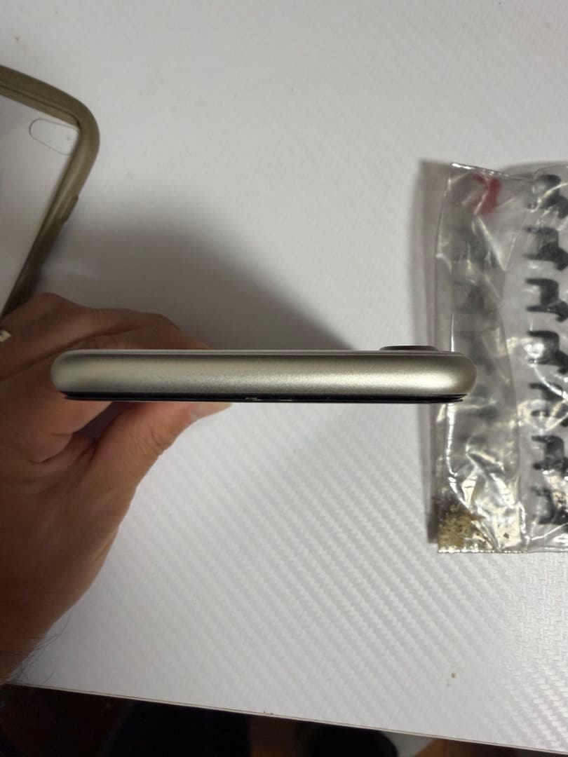 【若干値下げ】Apple iPhone SE 第3世代　64GB