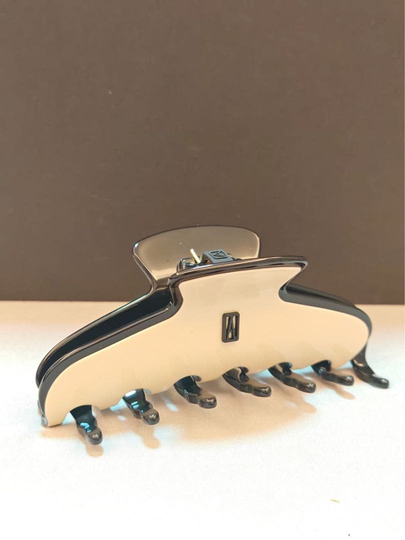 Alexandre de Paris ヘアクリップ ホワイト/ブラック