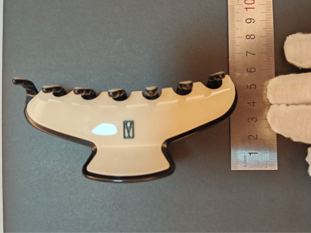 Alexandre de Paris ヘアクリップ ホワイト/ブラック