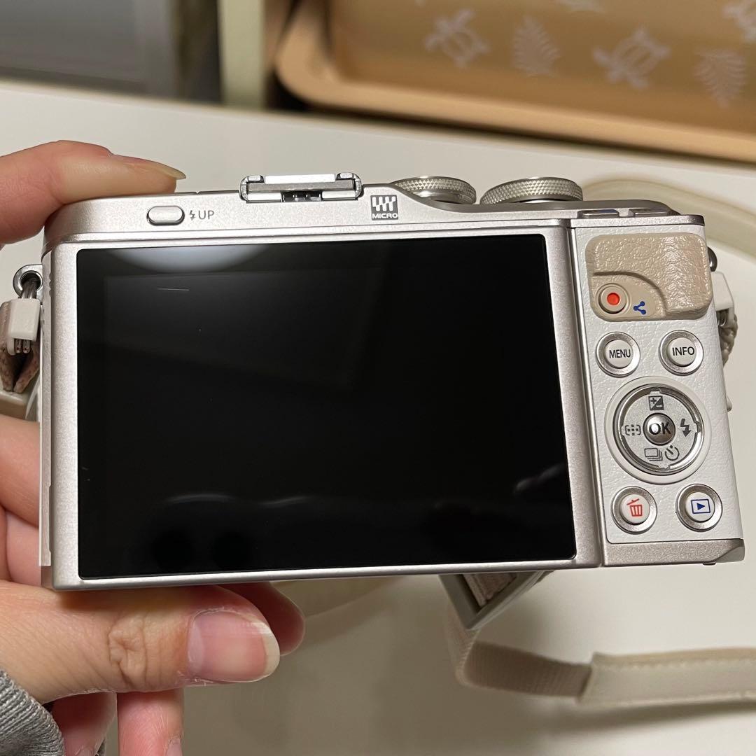 【動作確認済】 OLYMPUS PEN E-PL9 ミラーレス一眼 ホワイト