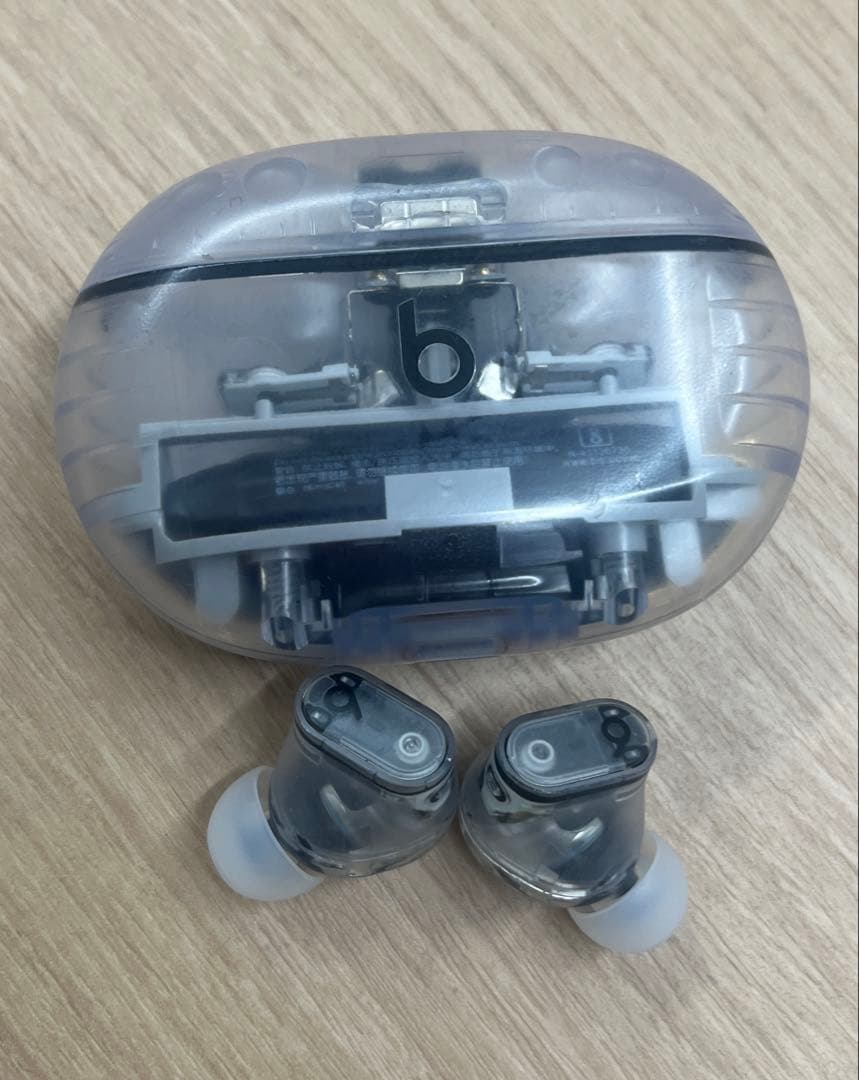 Beats Studio Buds + トランスペアレント　スケルトン