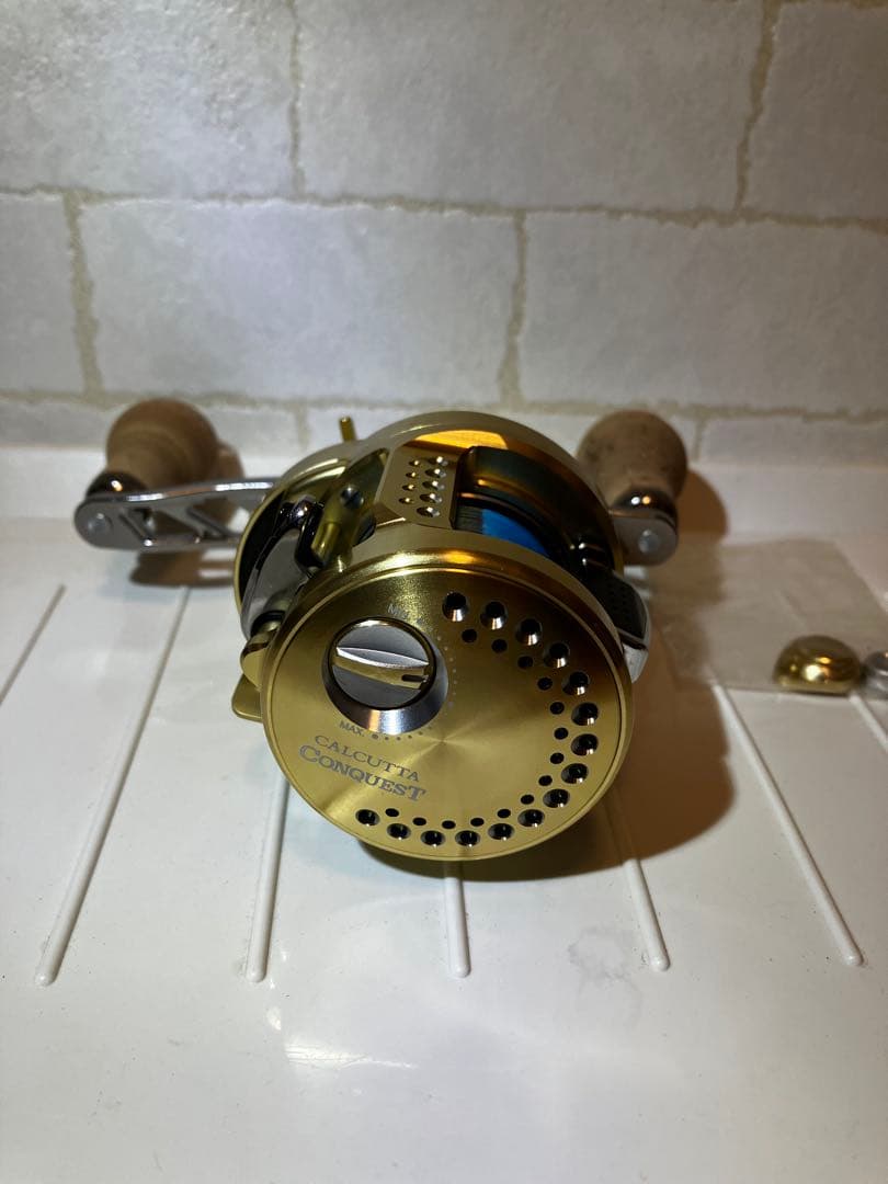 最終値引き価格　シマノ15カルカッタコンクエスト200HG 替スプール付き