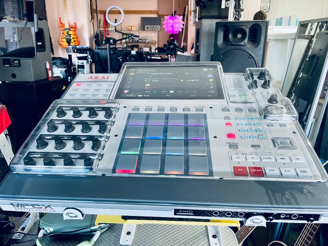 AKAI MPC X SE DISKセーバー付 (ほぼ未使用品) 即発送!!