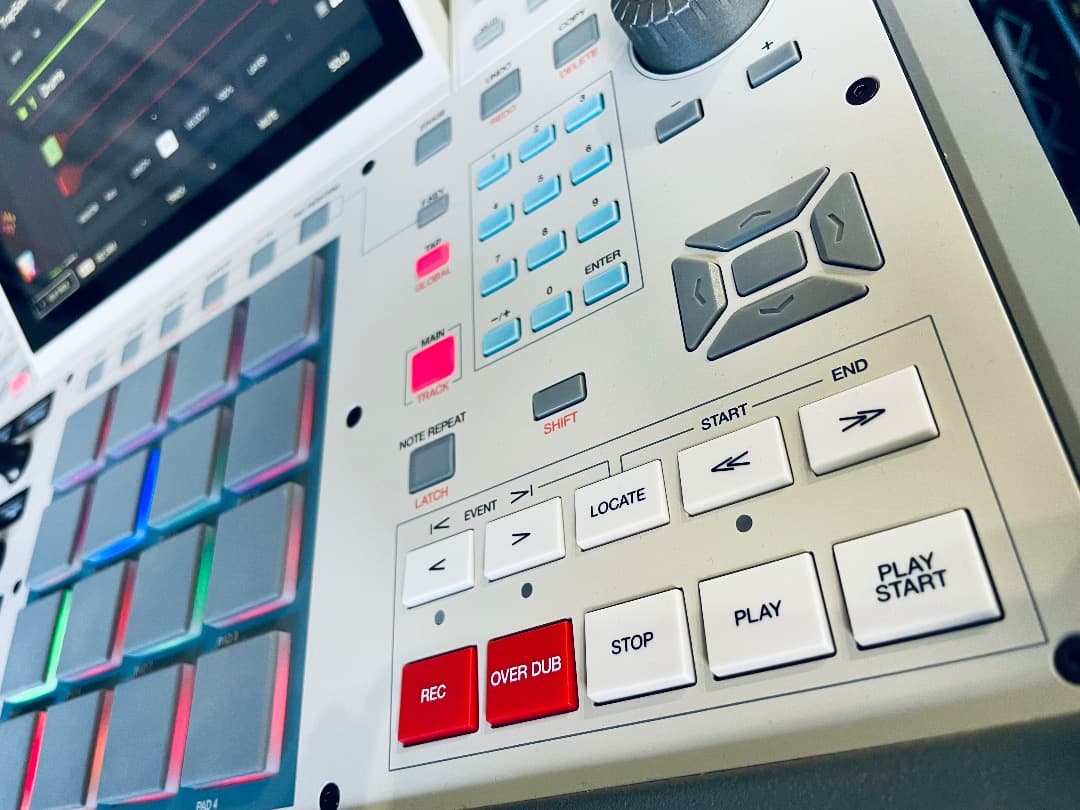 AKAI MPC X SE DISKセーバー付 (ほぼ未使用品) 即発送!!