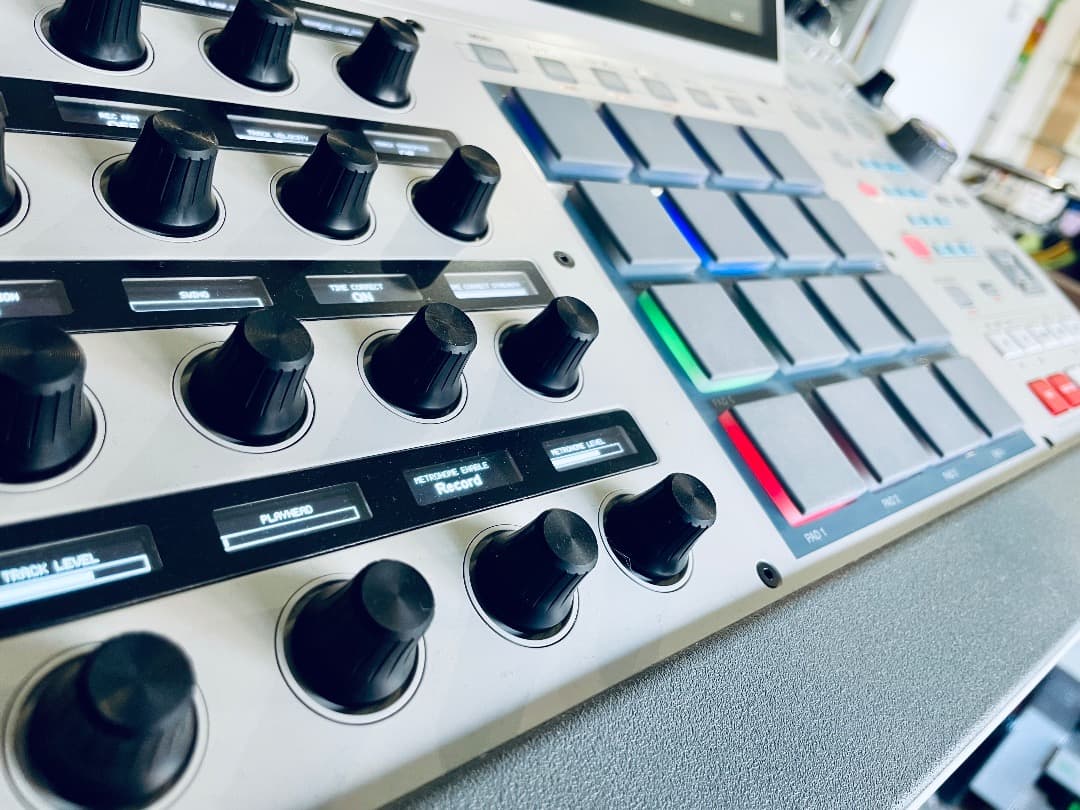 AKAI MPC X SE DISKセーバー付 (ほぼ未使用品) 即発送!!