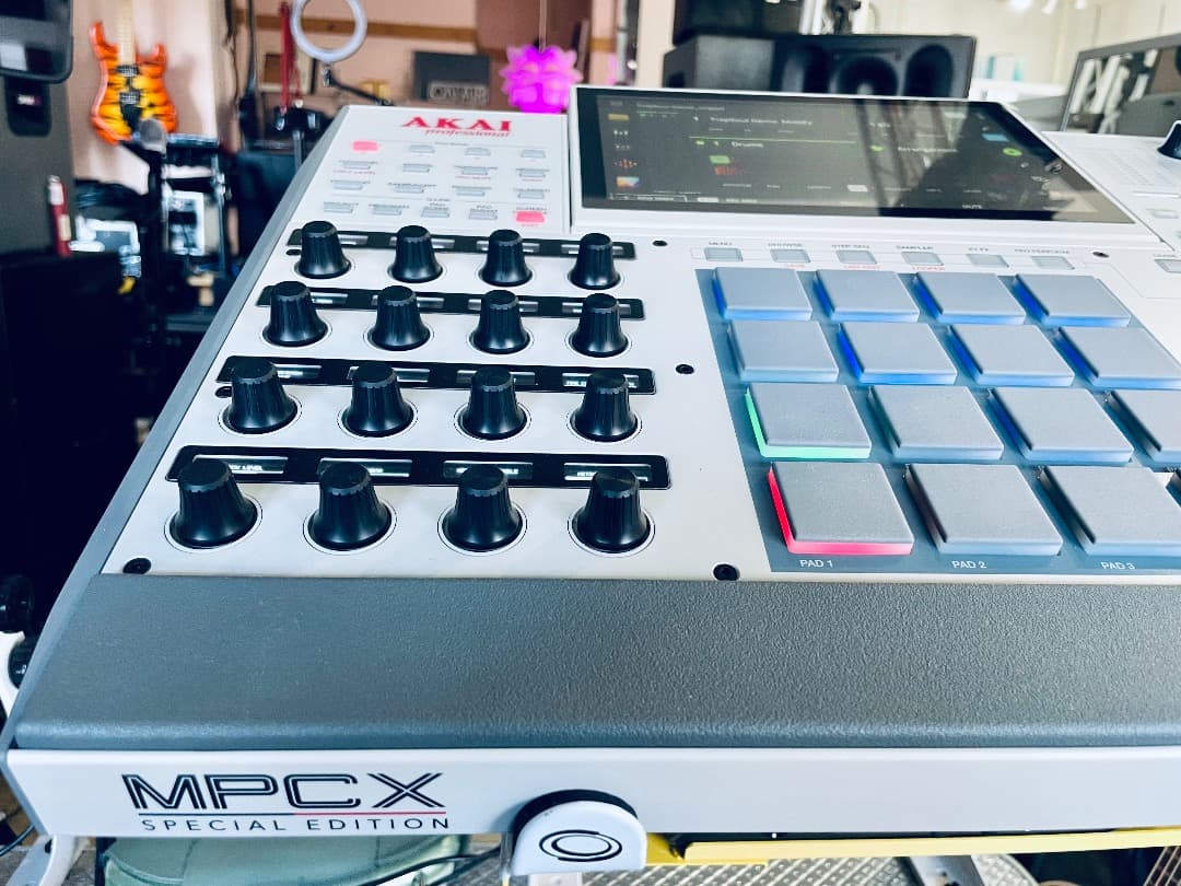 AKAI MPC X SE DISKセーバー付 (ほぼ未使用品) 即発送!!