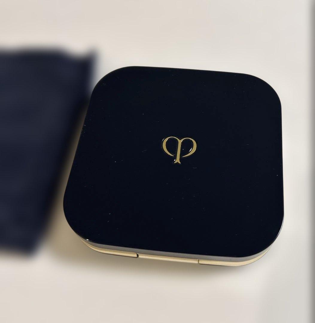 クレ・ド・ポーボーテ　プードルコンパクトエサンシエルn（フェイスパウダー）