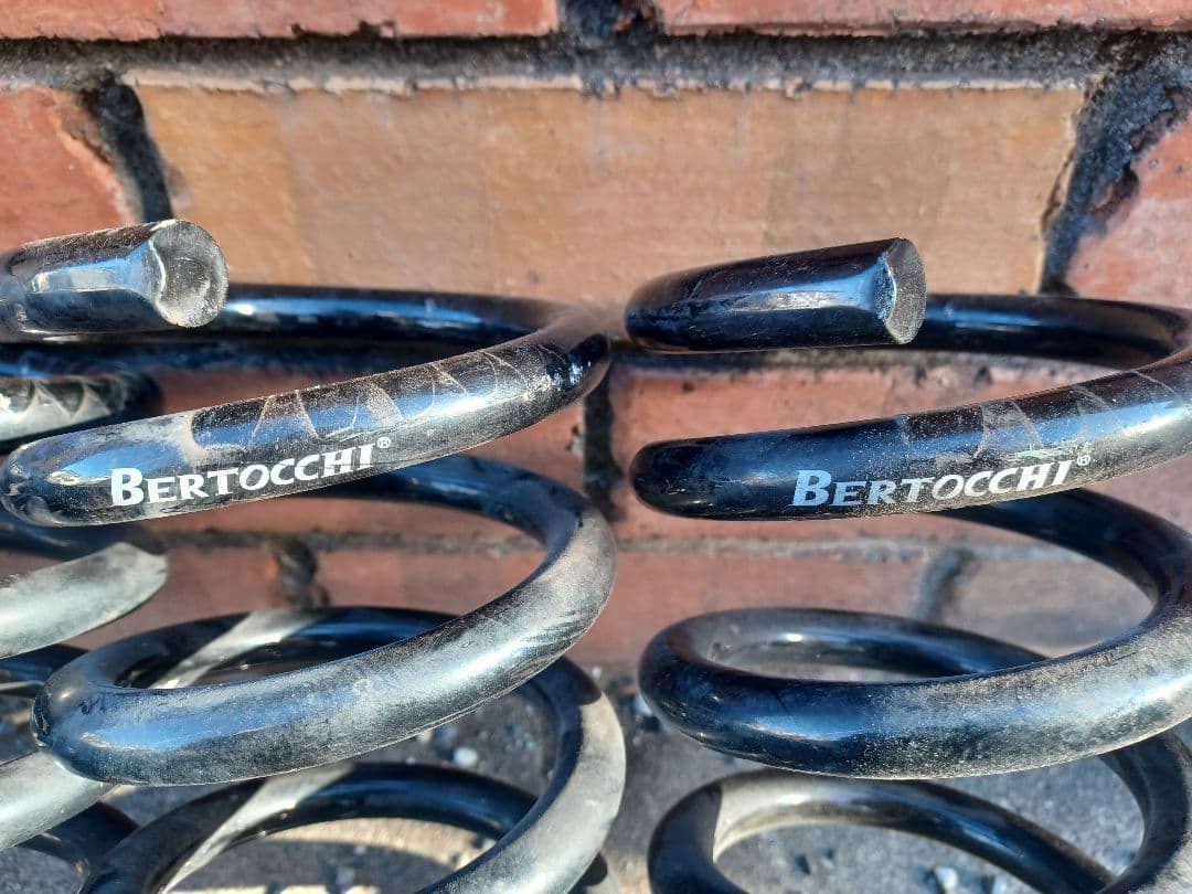 マセラティ ギブリ 2WD ベルトッキ BERTOCCHI ダウンサス