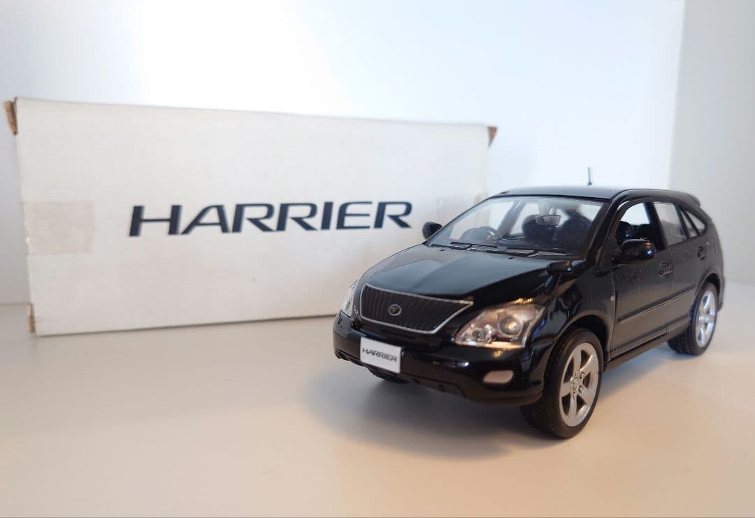 り*ん様 トヨタ　 ハリアー　HARRIER 2代目 1/30 　　202ブラッ