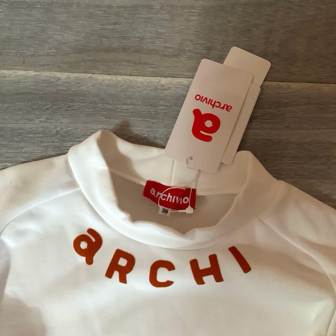 新品archivio アーチロゴホワイト ハイネックプルオーバー38