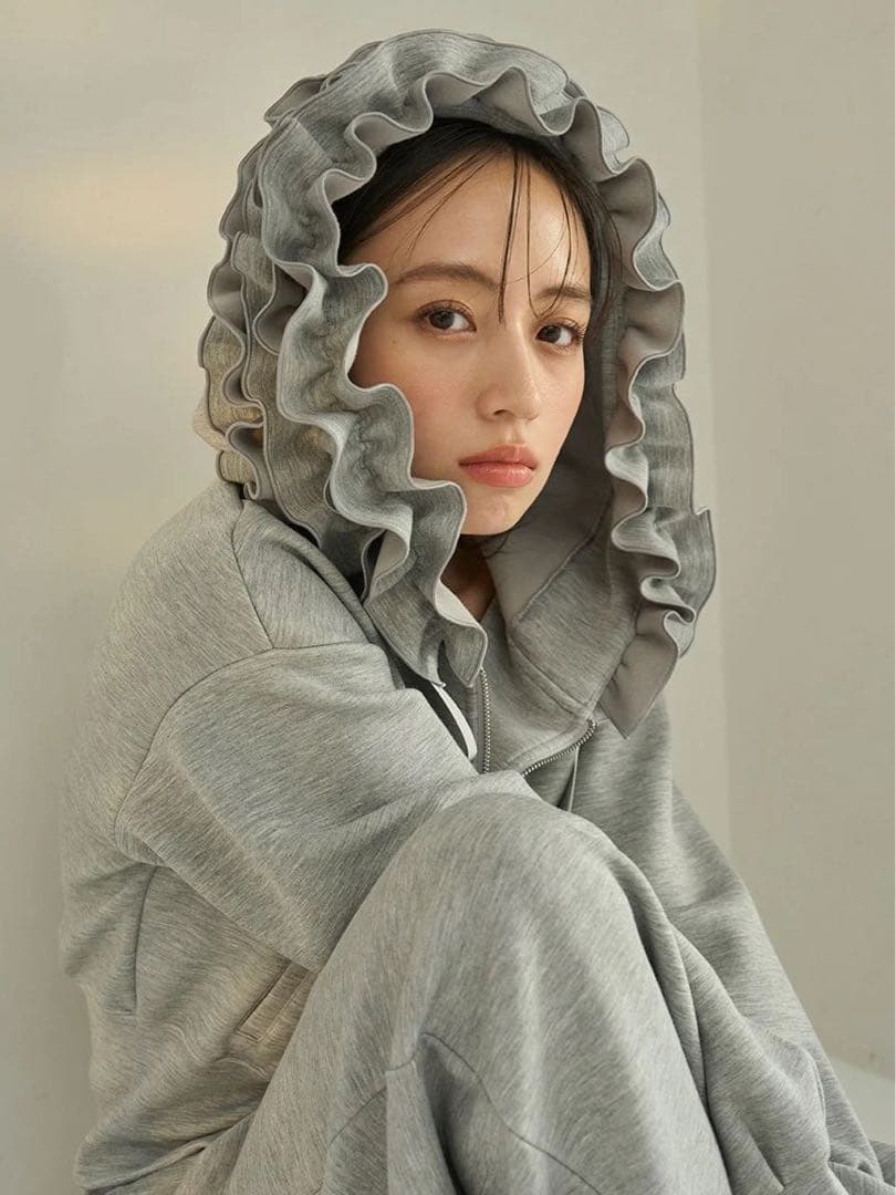 SNIDEL❤️新品未使用❤️フリルショートジップパーカー❤️グレー新作グレー完売