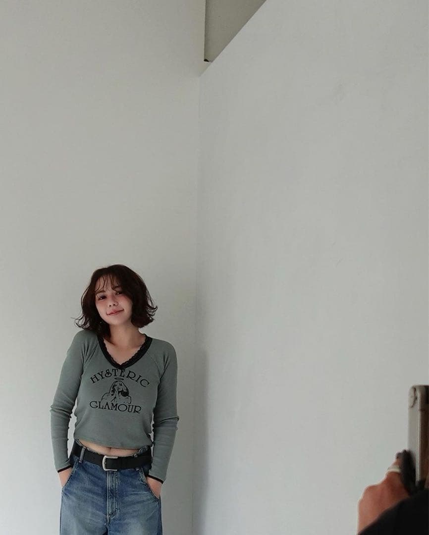 ヒステリックグラマー　ショート丈Tシャツ