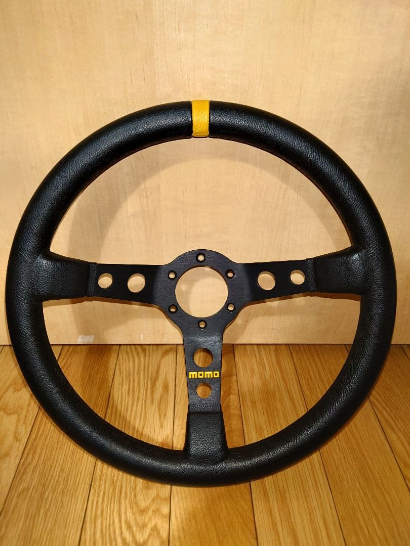 momo MOD.07 M-41レザー　ステアリング　モモステ
