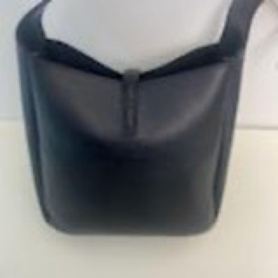 Saint Laurent（サンローラン）ロゴ付きレザーハンドバッグ